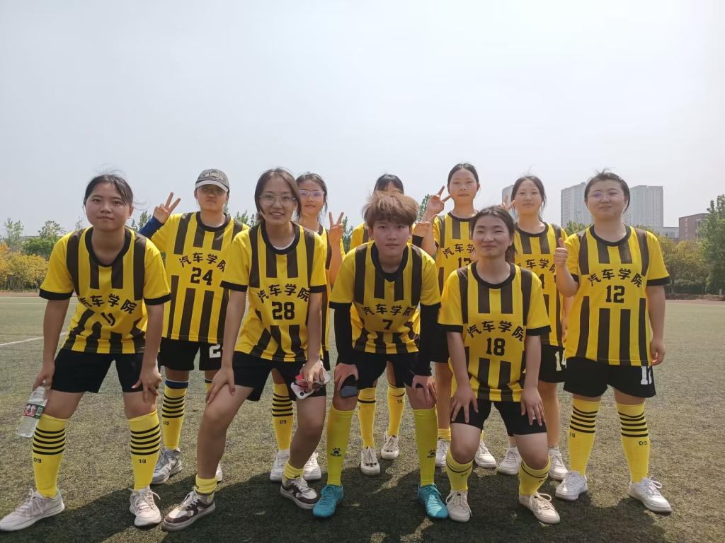 aoa体育教练-包含团结一心，中国女足团队共同奋斗的词条