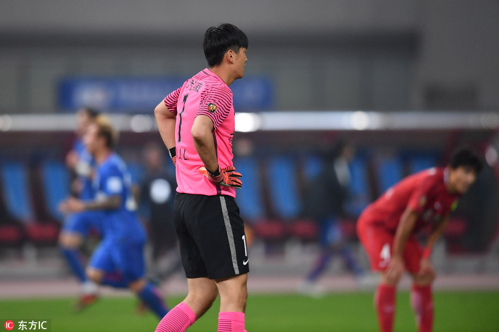 上港后防线失误频出，需加强训练(上港后防线失误频出,需加强训练吗)