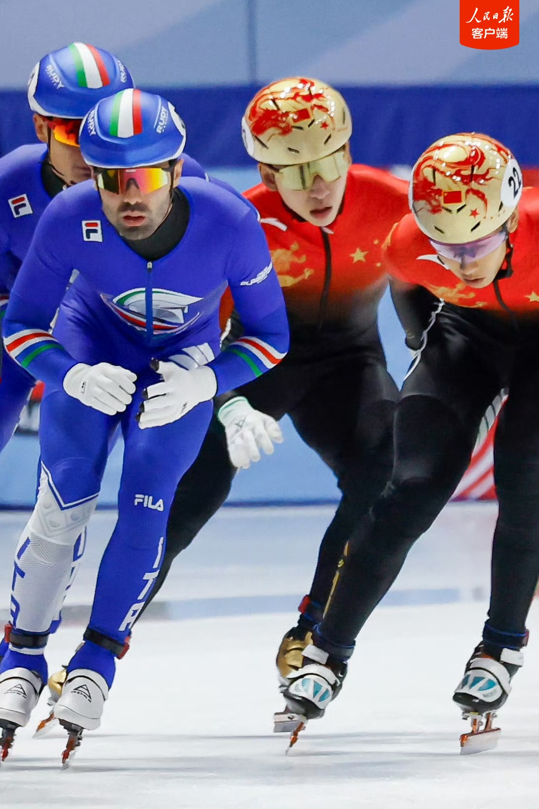 短道速滑选手在比赛中实现逆袭(短道速滑选手在比赛中实现逆袭的例子)