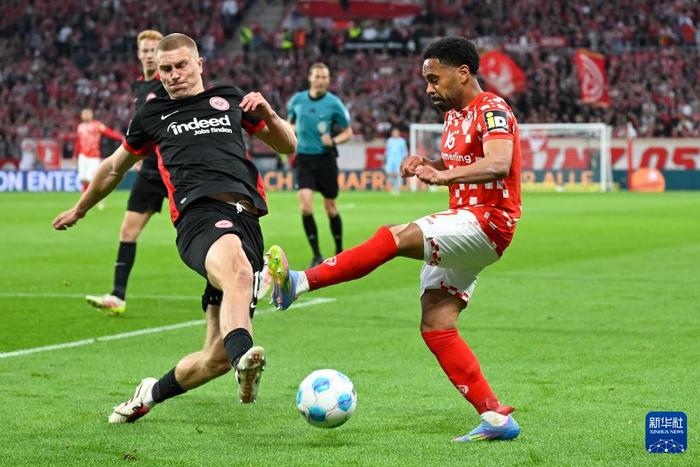 aoa体育馆-法兰克福主场战平，难分高低不相上下的简单介绍