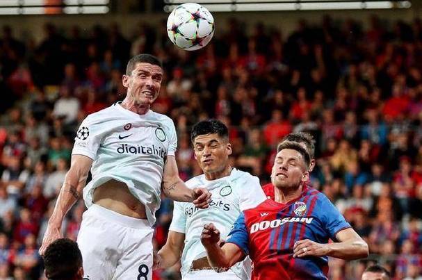 aoa体育新闻-罗马尼亚队在国际足球比赛中实现逆袭(罗马尼亚球队厉害吗)