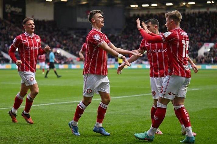 西布朗维奇主场击败沃特福德,挺进积分榜前列的简单介绍 西布朗维奇主场击败沃特福德,挺进积分榜前列的简单介绍