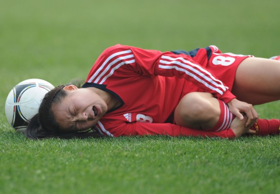 韩国女足球员受伤紧急下场(韩国女足球员受伤紧急下场事件) 韩国女足球员受伤紧急下场(韩国女足球员受伤紧急下场事件)