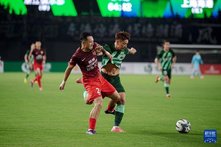 亚冠联赛中发生激烈对抗,球员状态高涨 亚冠联赛中发生激烈对抗,球员状态高涨