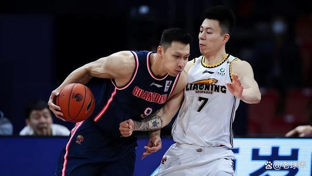 aoa体育培训-包含球员跳投得手，球队领先对手一步的词条