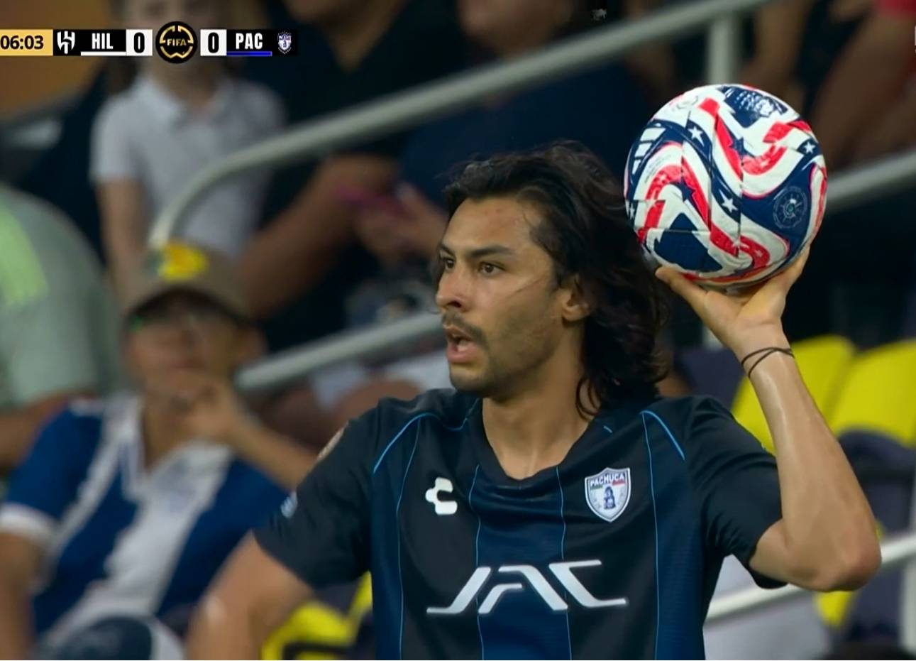 aoa体育-足坛风云再起，传奇球员再度亮相奉献精彩赛事的简单介绍