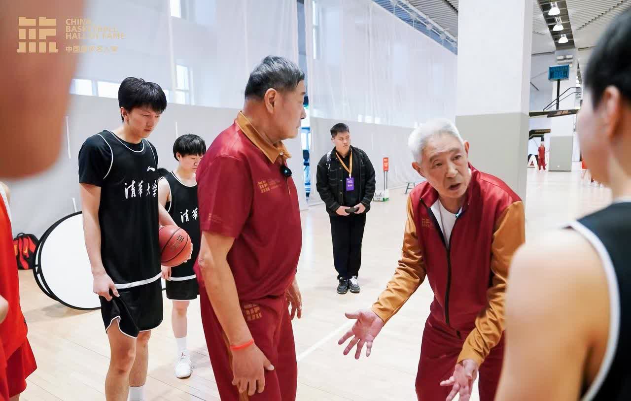 aoa体育馆-关于篮球名宿指导传授技巧，学员进步明显的信息