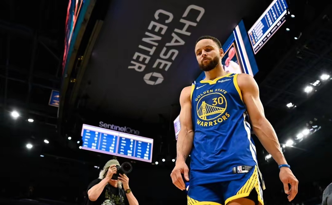 勇士客场惊险逆转，斯蒂芬森稳定发挥