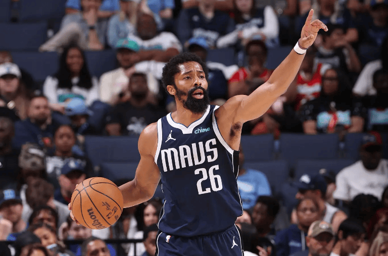 独行侠老将经验发挥关键作用，助球队逆转战绩