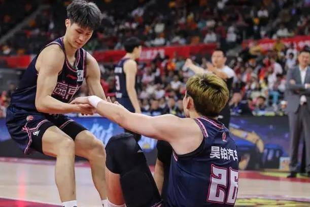 CBA联赛进入白热化,各队互有胜负 CBA联赛进入白热化,各队互有胜负