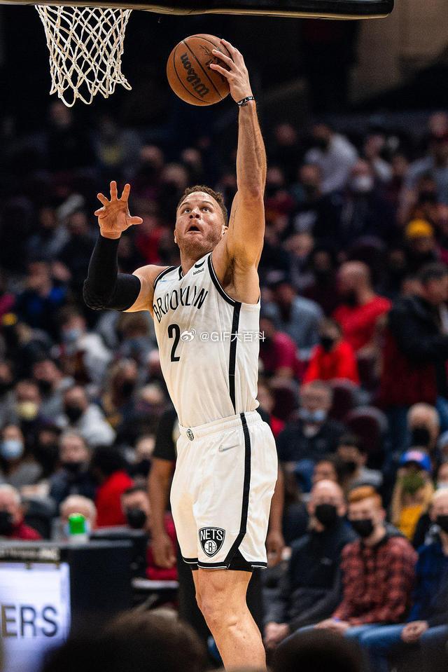 aoa体育-雄鹿遭逢活塞逆袭，遗憾告负