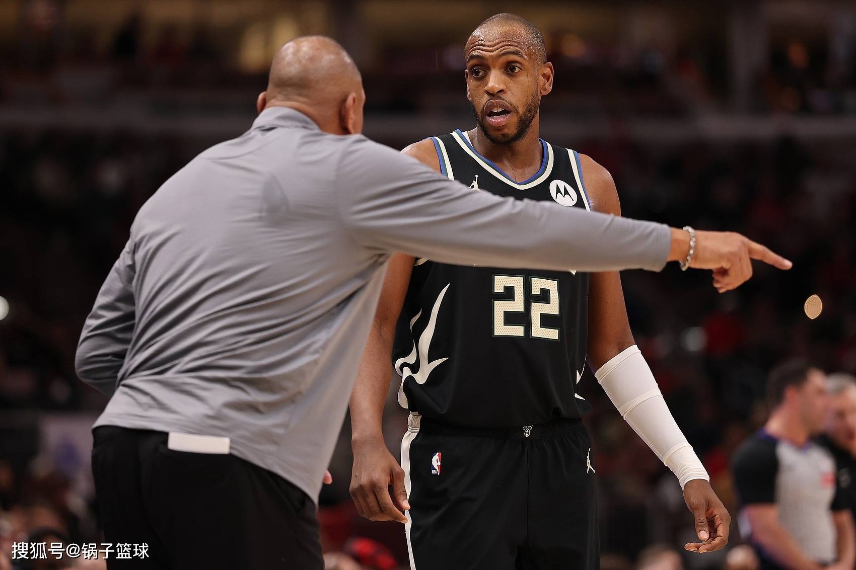 雄鹿擒下活塞,米德尔顿独得分震慑对手 雄鹿擒下活塞,米德尔顿独得分震慑对手