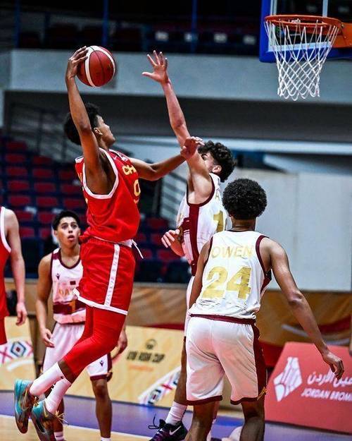 包含精彩瞬间回放，球星技惊四座，引发观众赞叹的词条