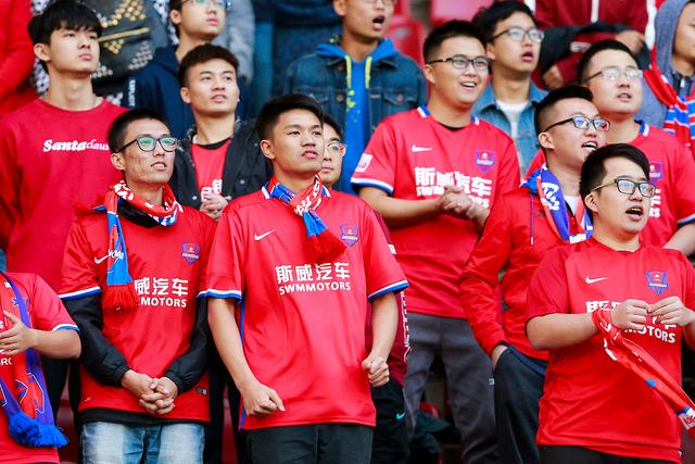 aoa体育视频-重庆斯威意外胜出，引发球迷疯狂欢呼