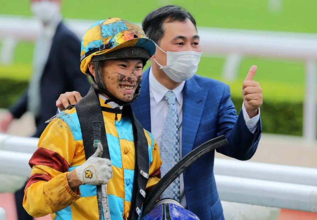 体育大赛场上独领风骚力拔头筹