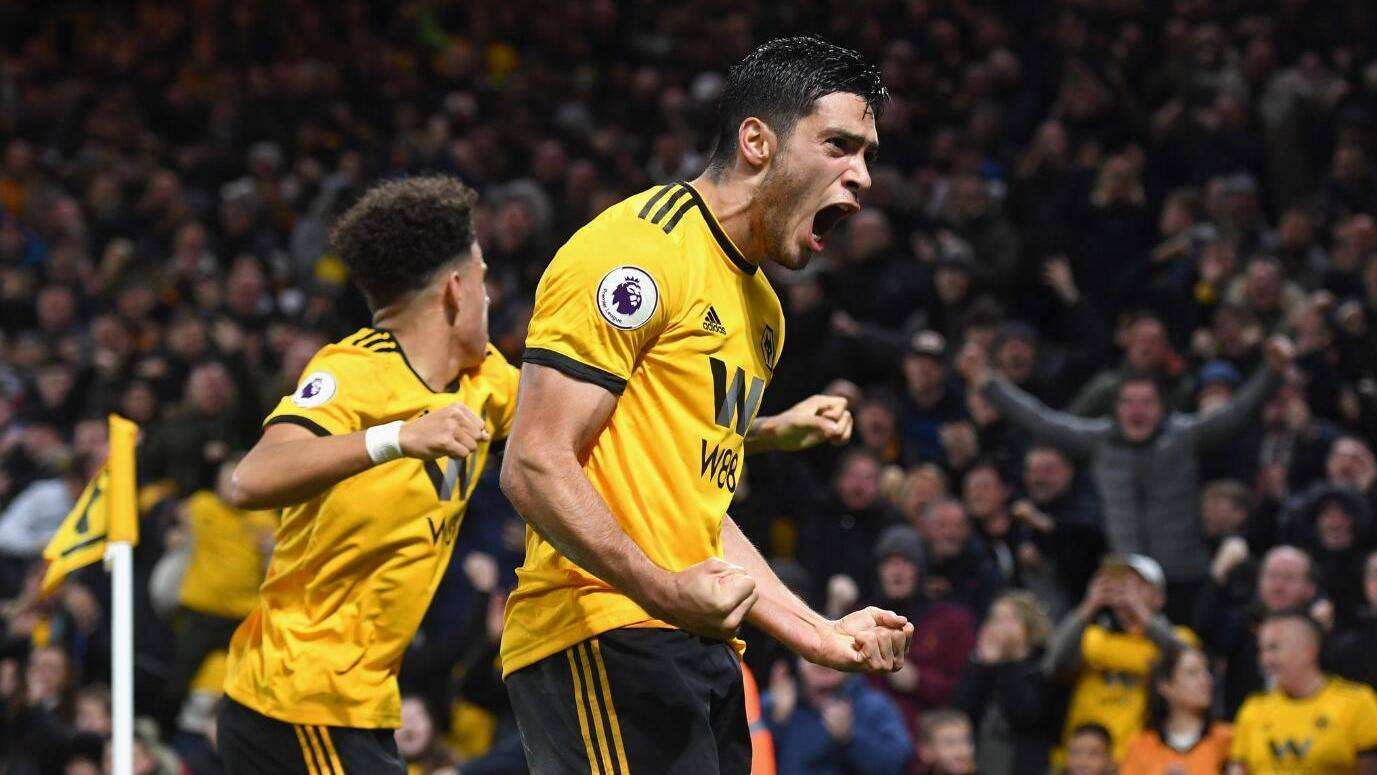 包含狼队主场大胜，提升积分排名的词条