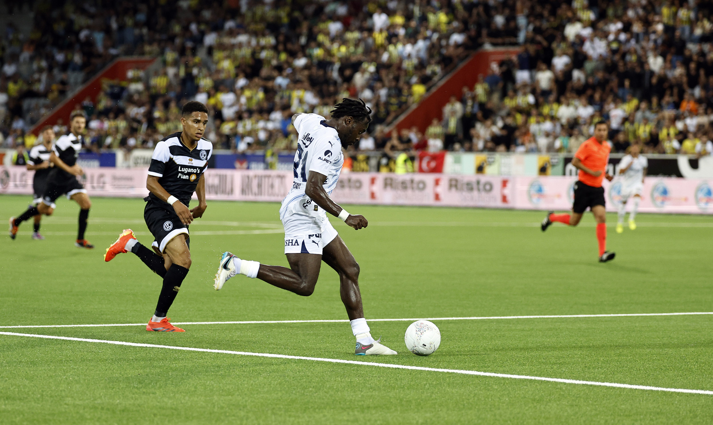 年轻足球天才受到伤病困扰，球队备战计划受影响的简单介绍