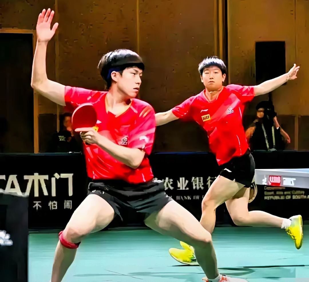 aoa体育娱乐-球场上充满激情与力量，双方对峙不下